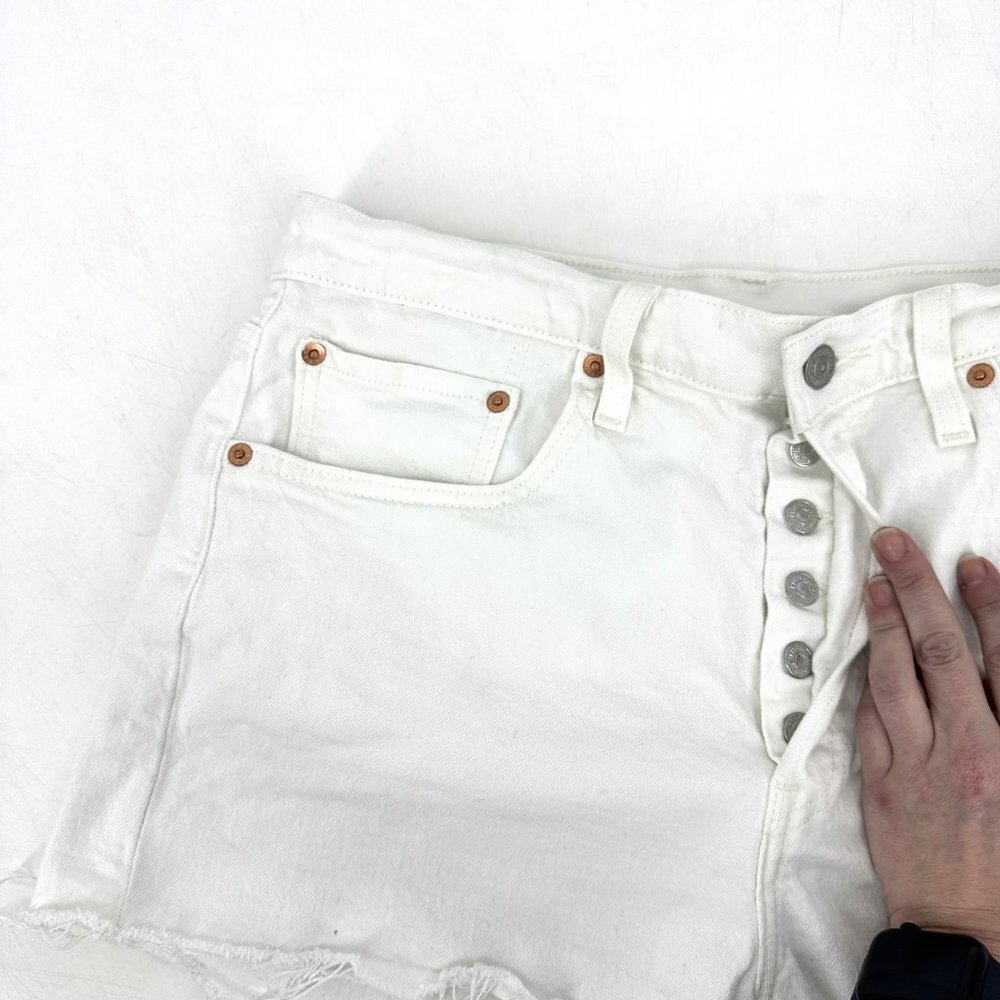Levi’s White High Rise 501 Cut Off Original Shorts in The Clouds White Size 31 - Picture 5 of 10